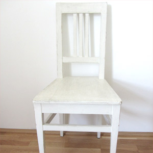 weißer shabby Stuhl