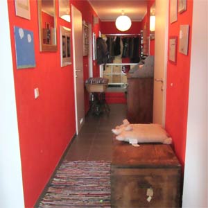 Einrichten und Wohnen - Die mobile Einrichtungs- und Wohnberatung: Projekte,Wohnraumgestaltung: Garderobe in Weiß und Rot